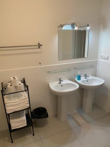 Large 3 Bedroom Family Apartment Close To The River Praha Eksteriør bilde